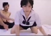 邻居的温柔小妹子用缝缝换iPhone她玩新手机我玩她的屄